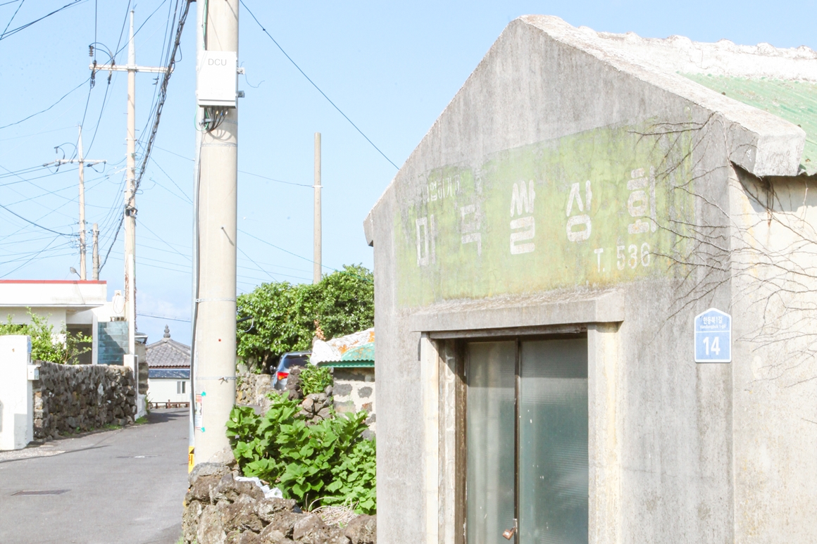 일상의 느긋한 섬에 스며드는 <나를 위한 제주 여행>