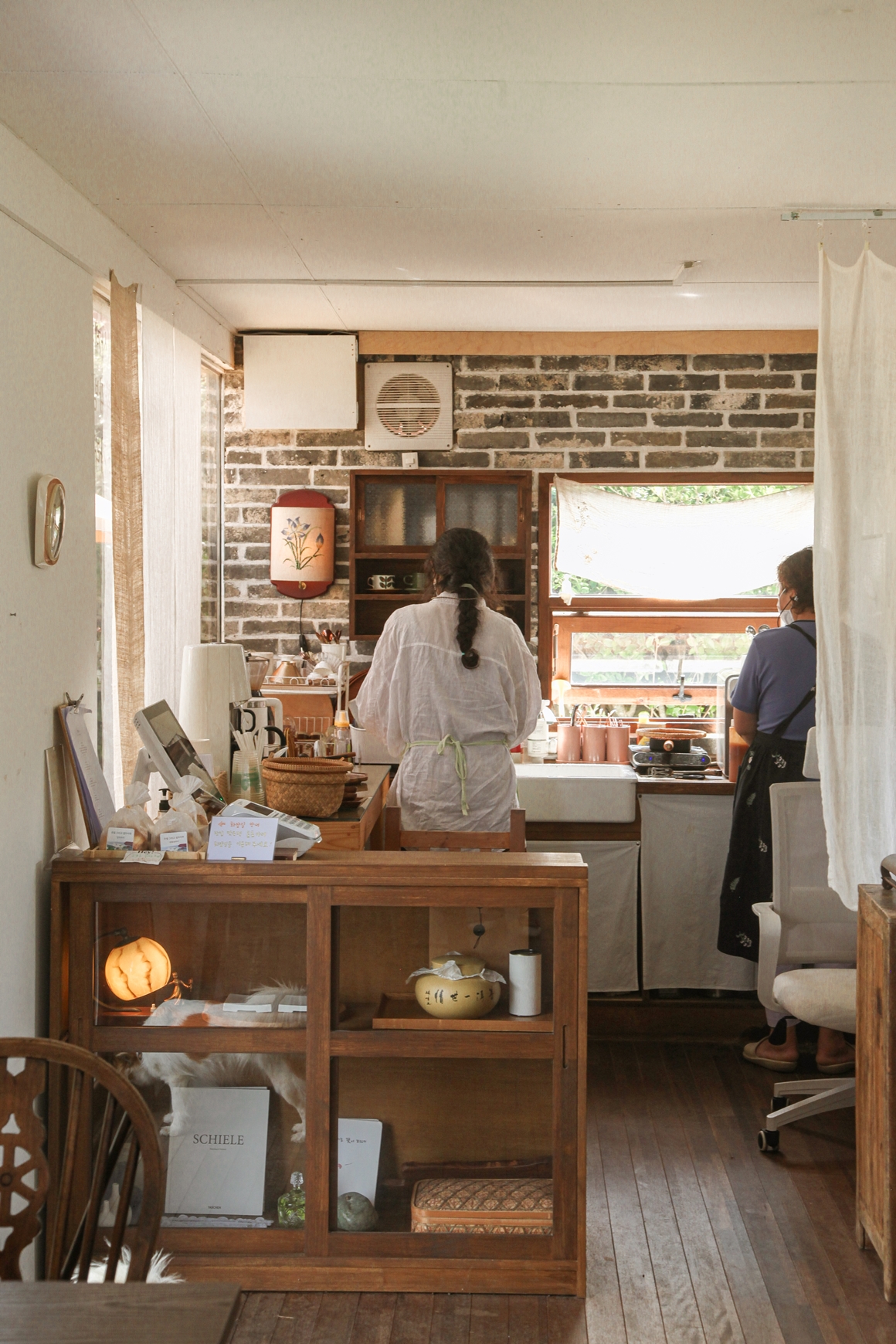 일상의 느긋한 섬에 스며드는 <나를 위한 제주 여행>