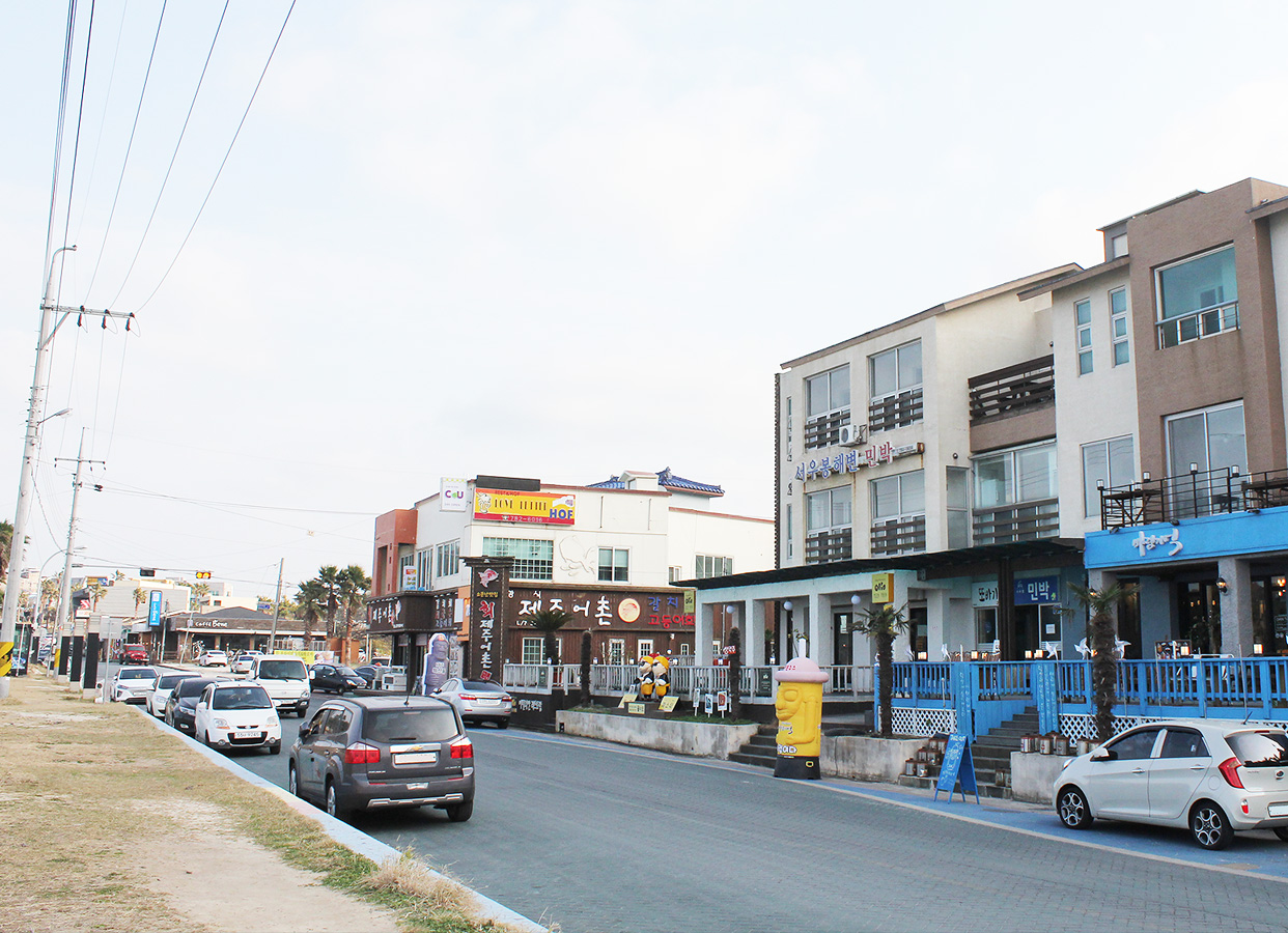 Hamdeok Cafe Street