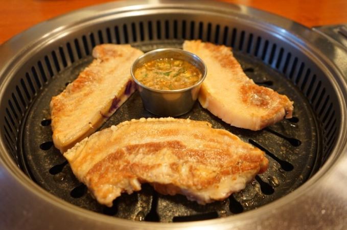 미소짓는 흑도야지
