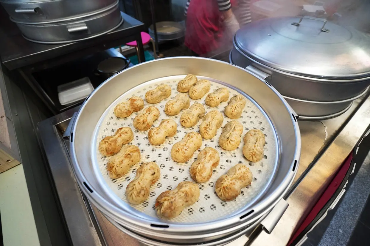 Udo Pig's Peanut Dumplings (우도돼지네 땅콩만두)