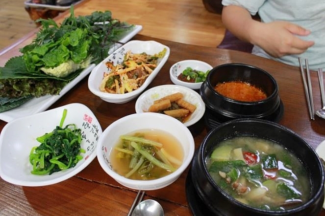 햇살가득돌담집