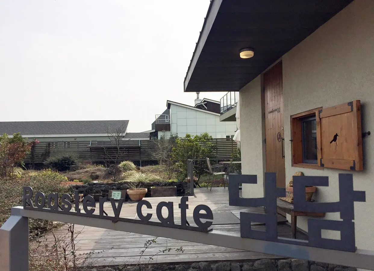 Cafe Damdam (카페담담)