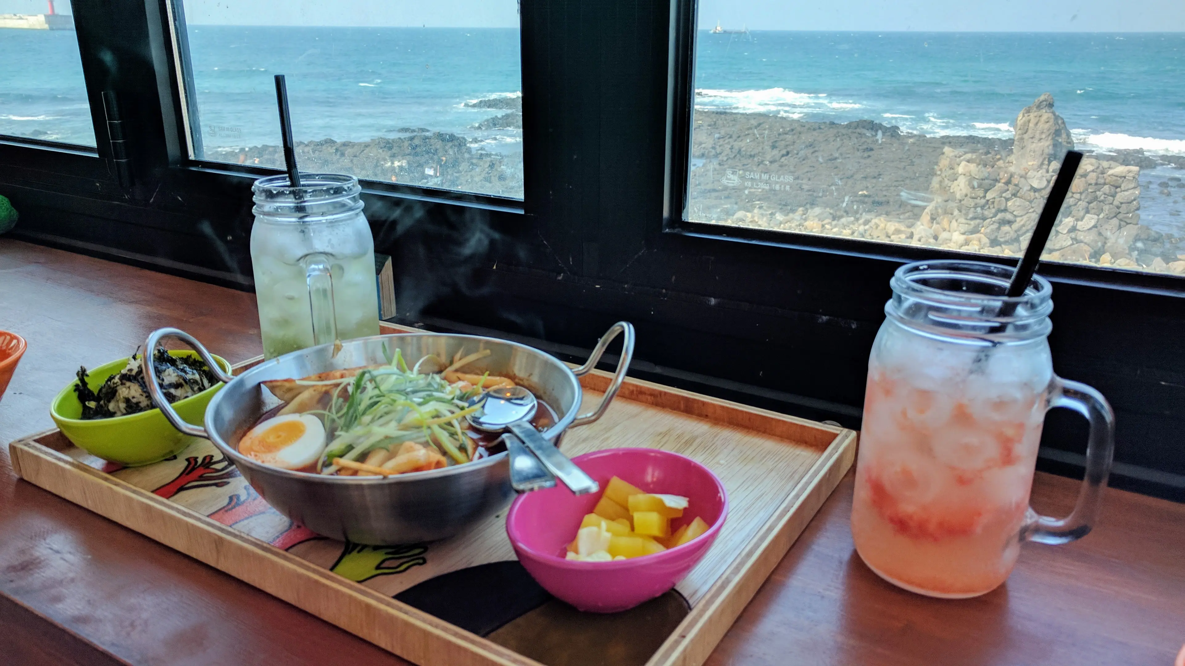 떡볶이 바다에 퐁당