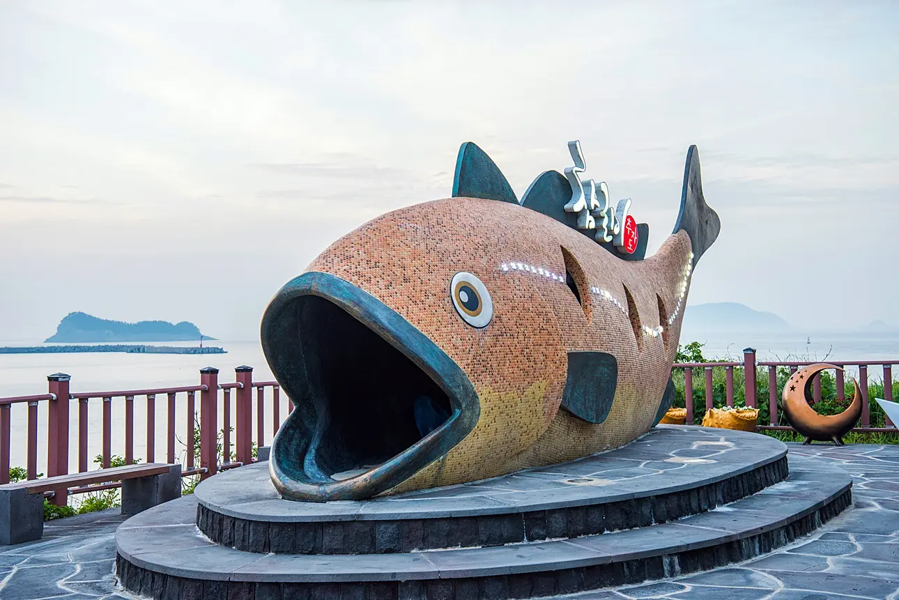 참굴비조형물