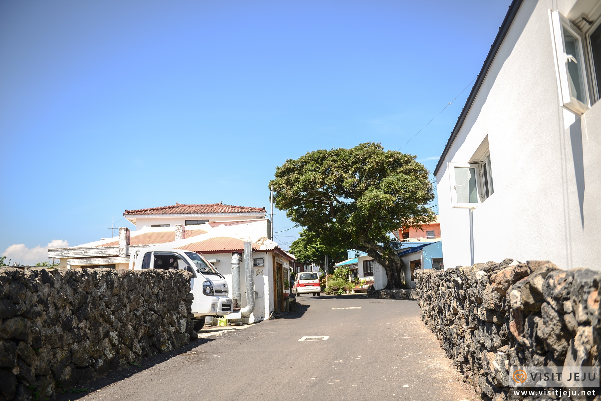 Lots to see everywhere: “Jongdal-ri” <Town at the end of Jeju>