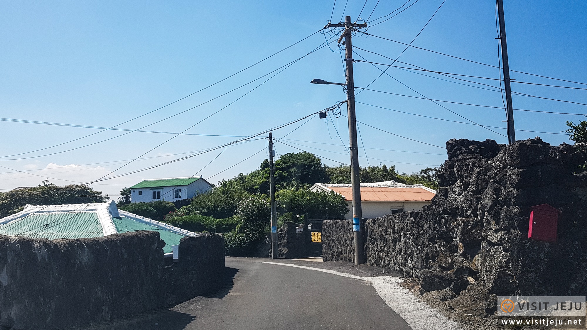 Lots to see everywhere: “Jongdal-ri” <Town at the end of Jeju>