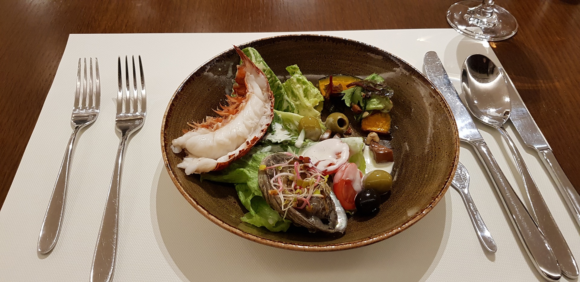 랜딩 다이닝(Landing dining) 랜딩 다이닝(Landing Dining)