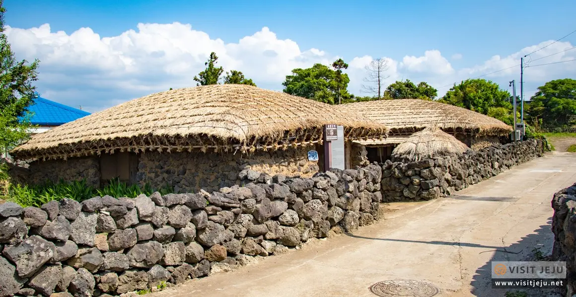 Top 10 Jeju Sites for July <Things to fully enjoy, photograph, ride, and taste in Jeju in July>