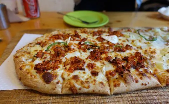 Pizza-baking Dolhareubang (피자굽는돌하르방)