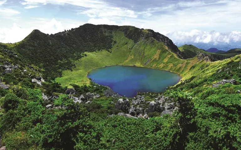 漢拏山白鹿潭火山口真實景色