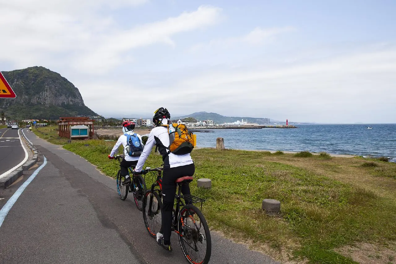 Feel the Breeze From the Sea <Cycling Jeju: A Two-Wheeled Journey Along Dazzling Coastline>