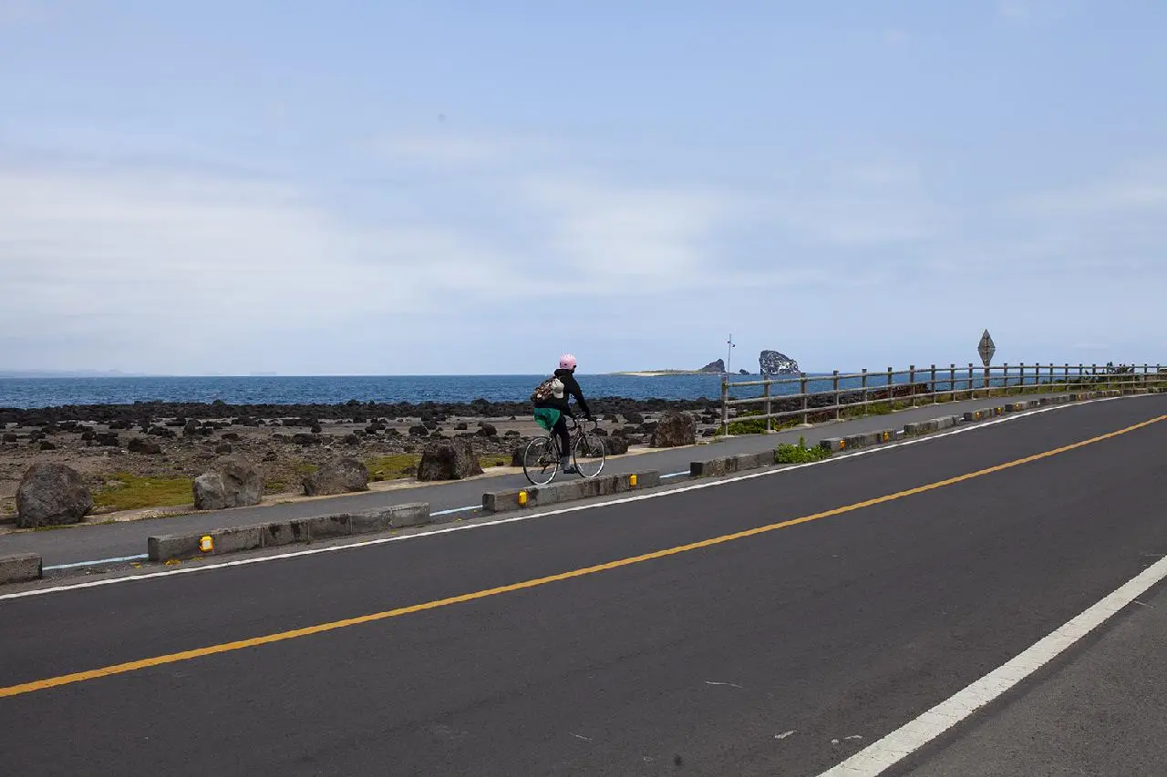 Feel the Breeze From the Sea <Cycling Jeju: A Two-Wheeled Journey Along Dazzling Coastline>