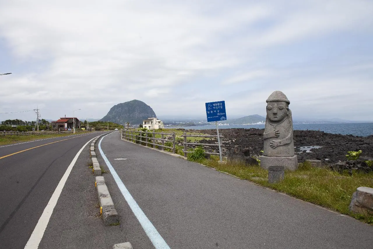 Feel the Breeze From the Sea <Cycling Jeju: A Two-Wheeled Journey Along Dazzling Coastline>