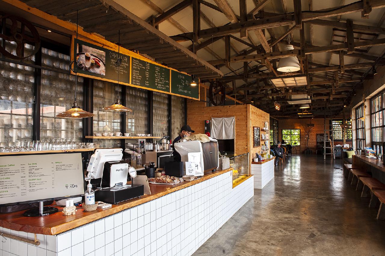 Five Charming Cafes Built in Jeju’s Renovated Buildings