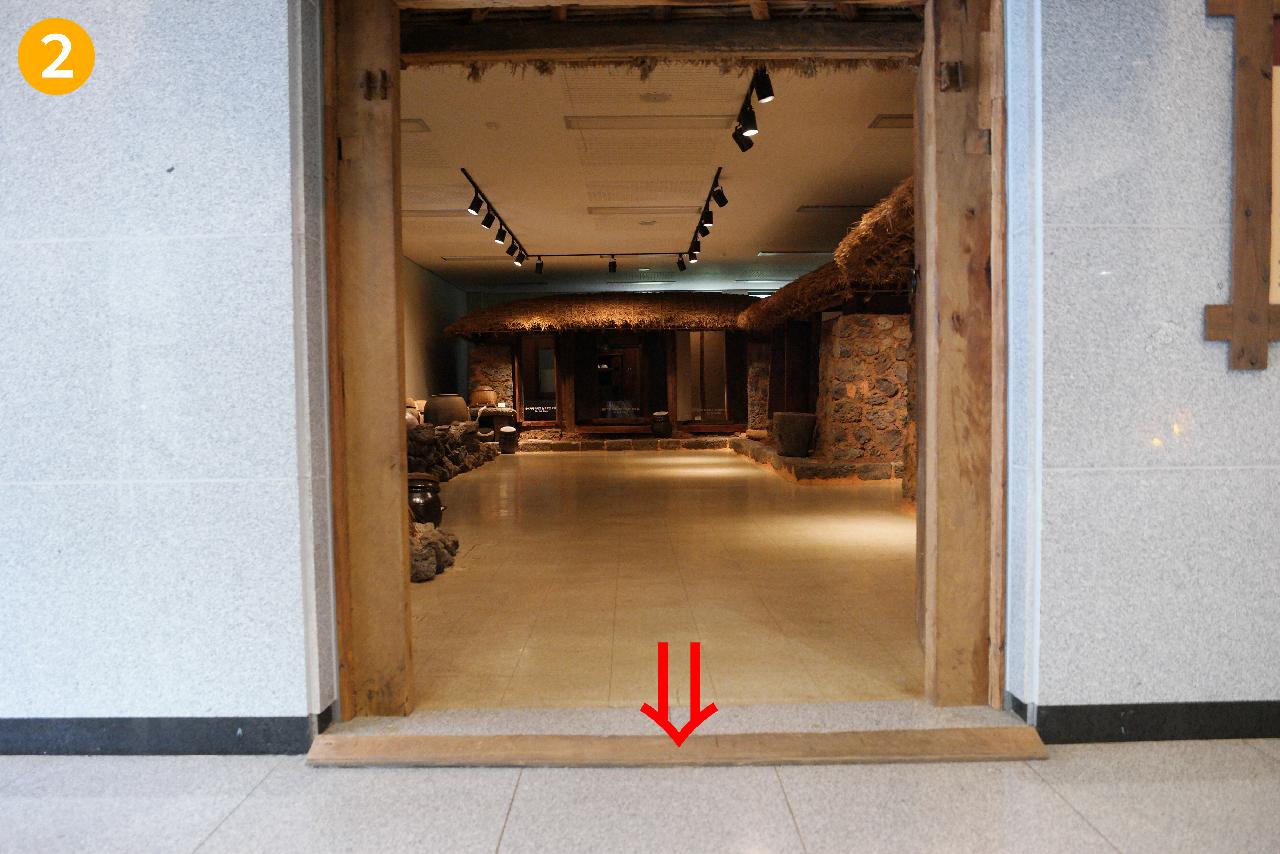 감귤박물관전시실내부단차