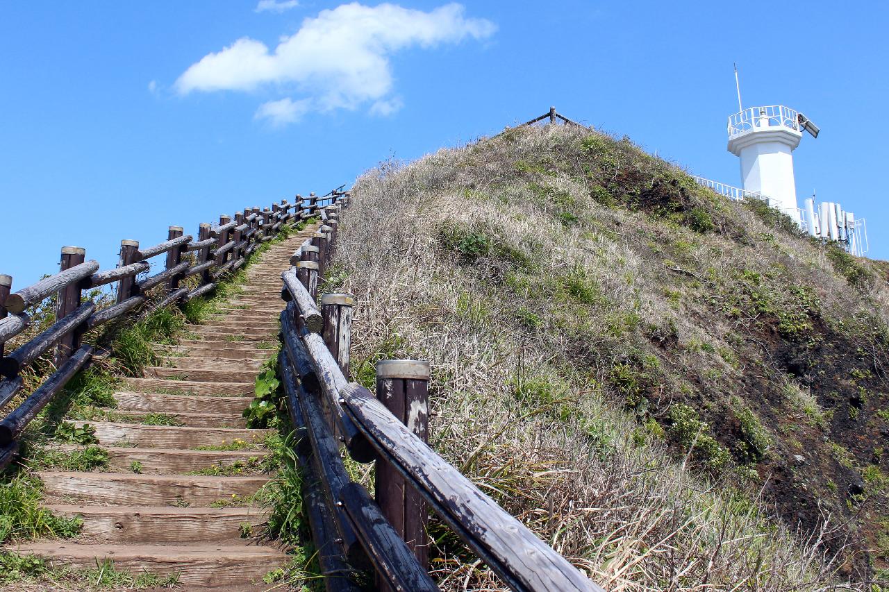 섭지코지등대오르는길