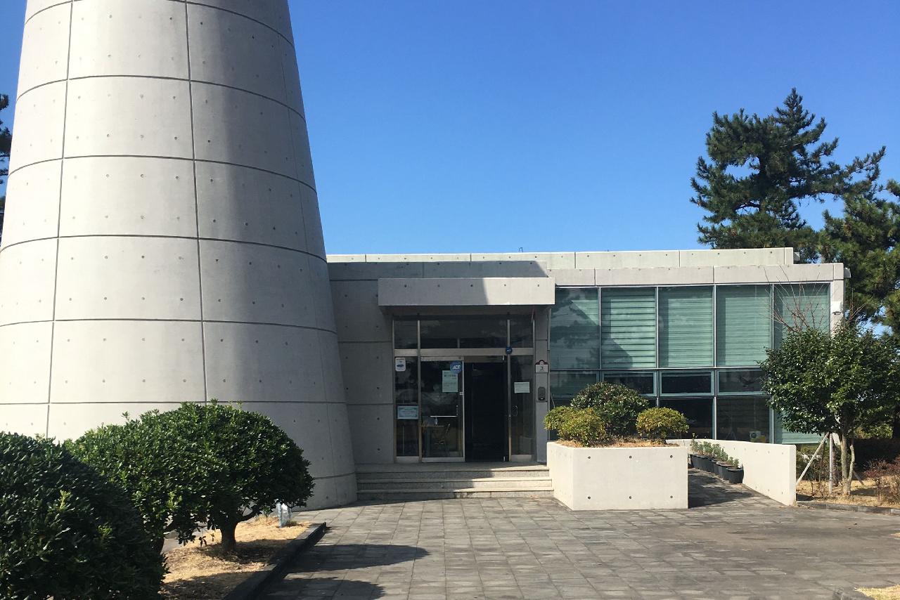 너븐숭이43기념관 전경