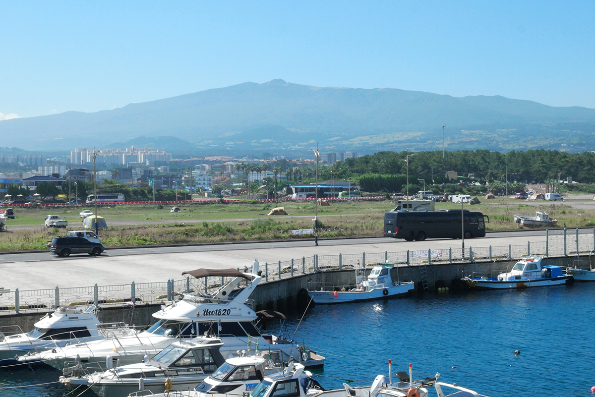 이호에서 바라본 한라산