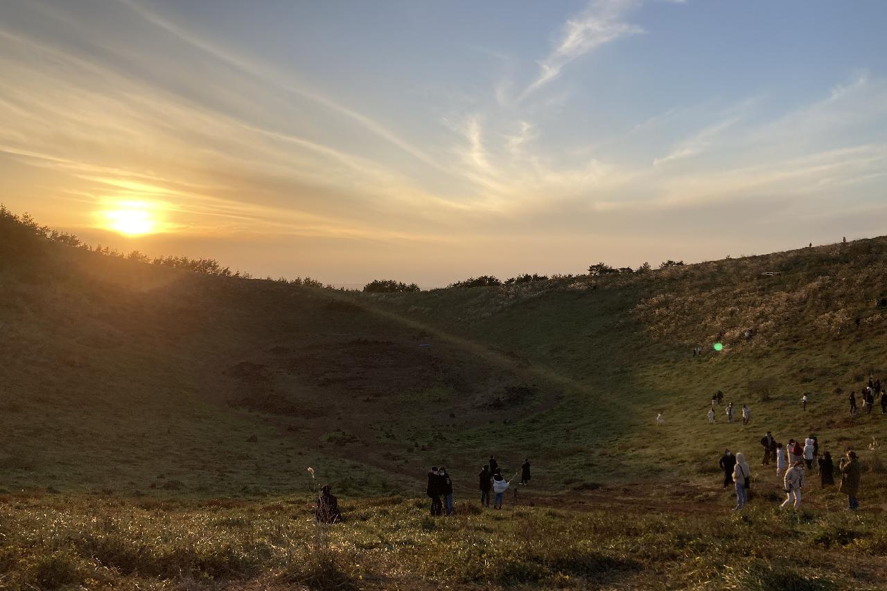 금악오름 정상 분화구