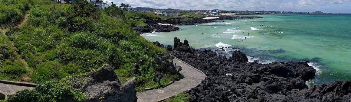 済州島・涯月の漢潭海岸散策路と西部の海