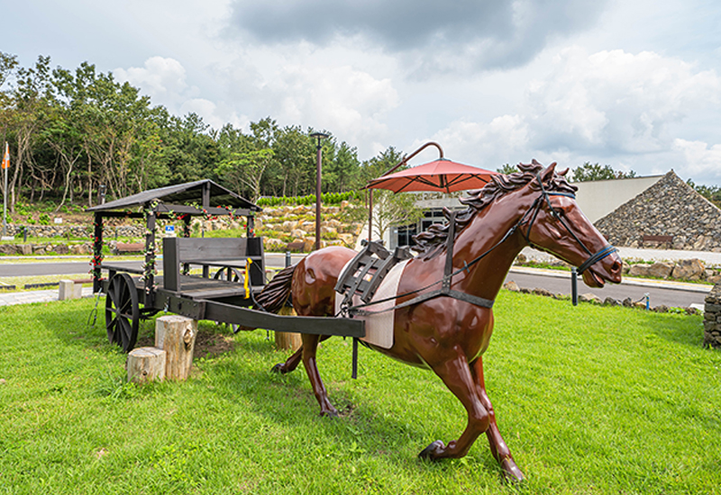 Horseback Riding in Uigwi-ri