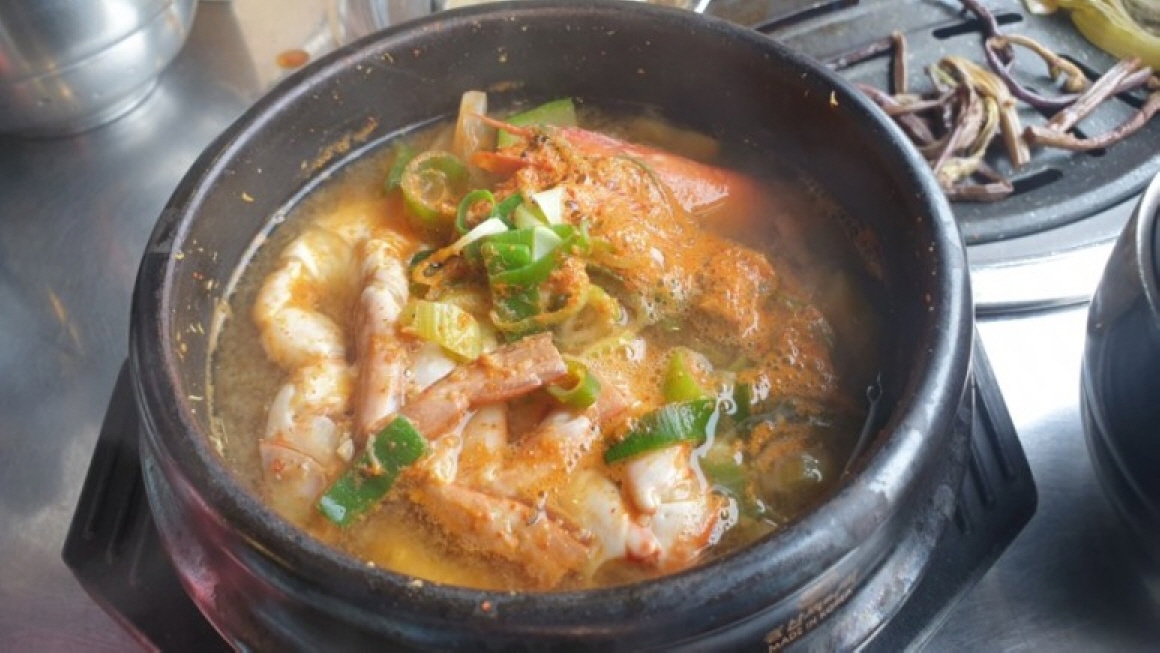 바다를본돼지(판포점)