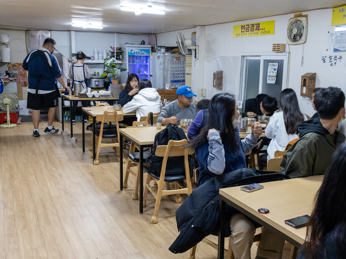 만강촌옛날칼국수 내부전경