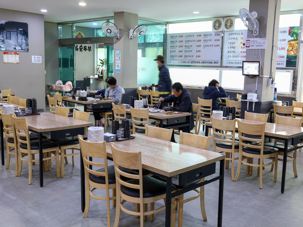 일품순두부탑동점 내부전경
