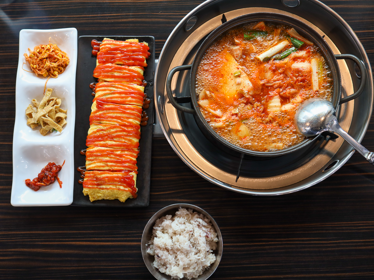 24시누름돌김치찌개