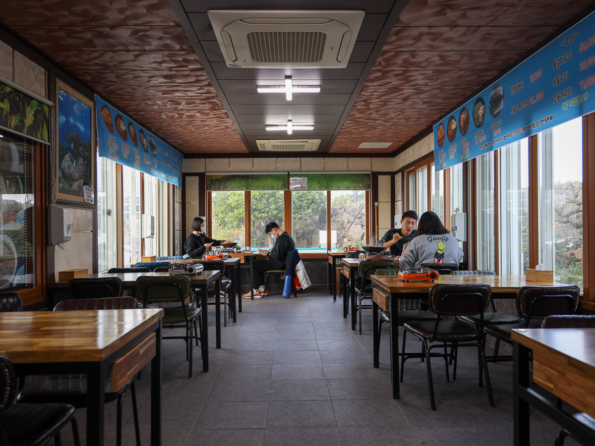 성산 고등어쌈밥 김치찜 내부전경