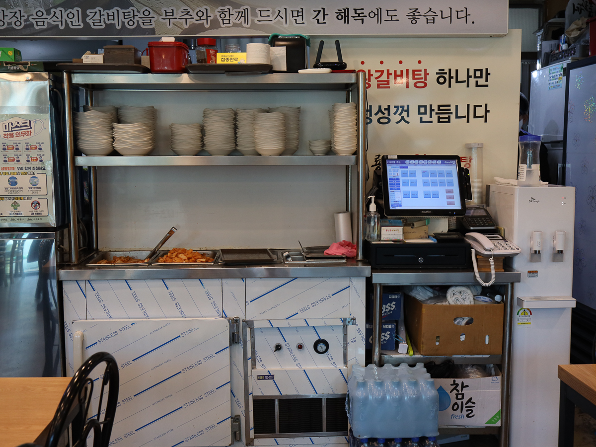 룡천왕갈비탕 내부전경