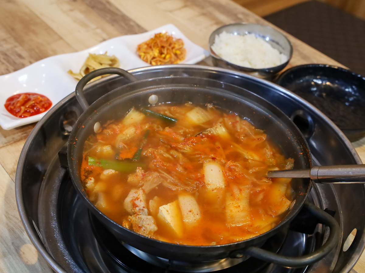 24시얼큰시원생고기김치찌개노형점 음식