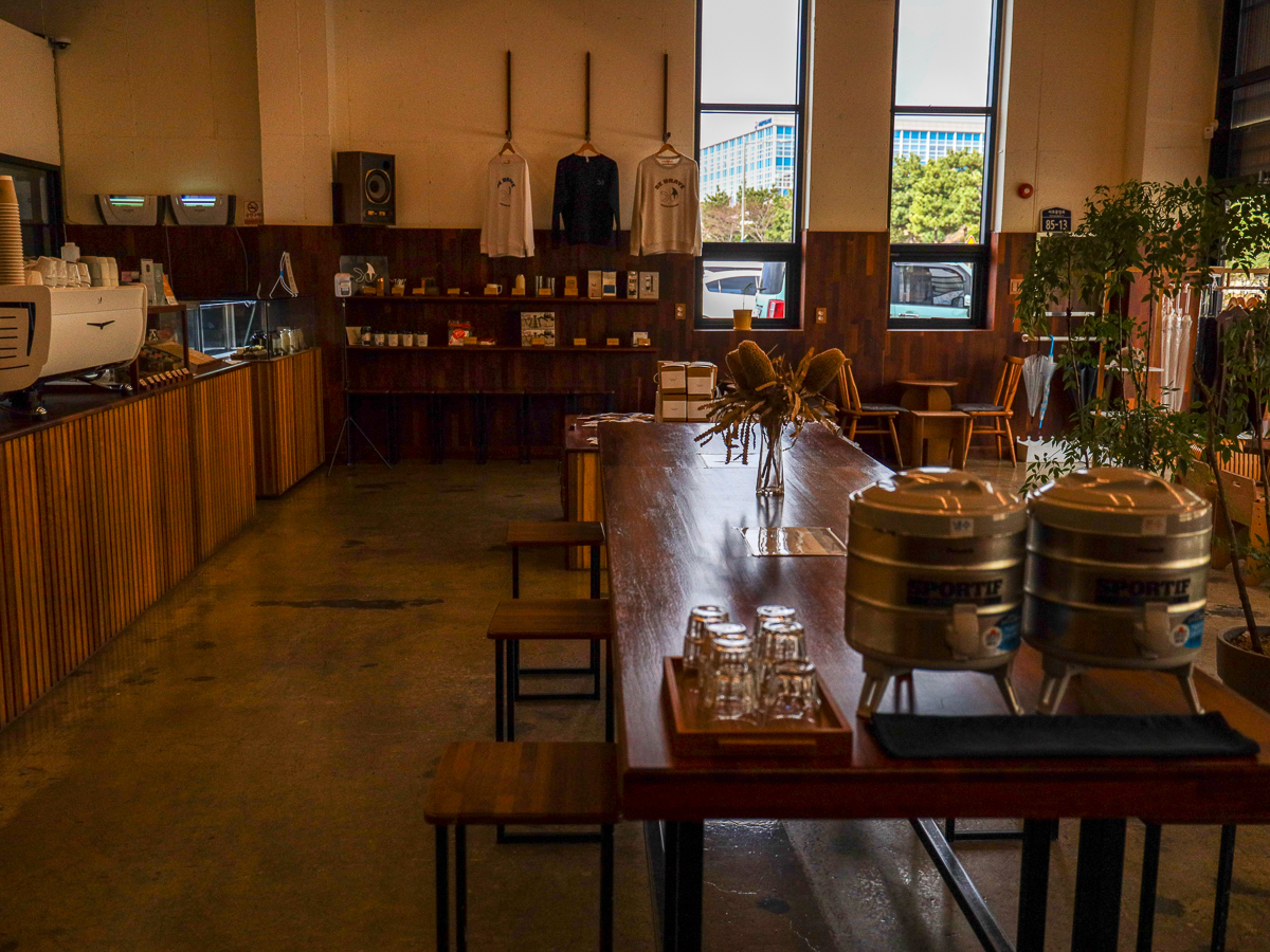 비브레이브커피로스터스 내부전경