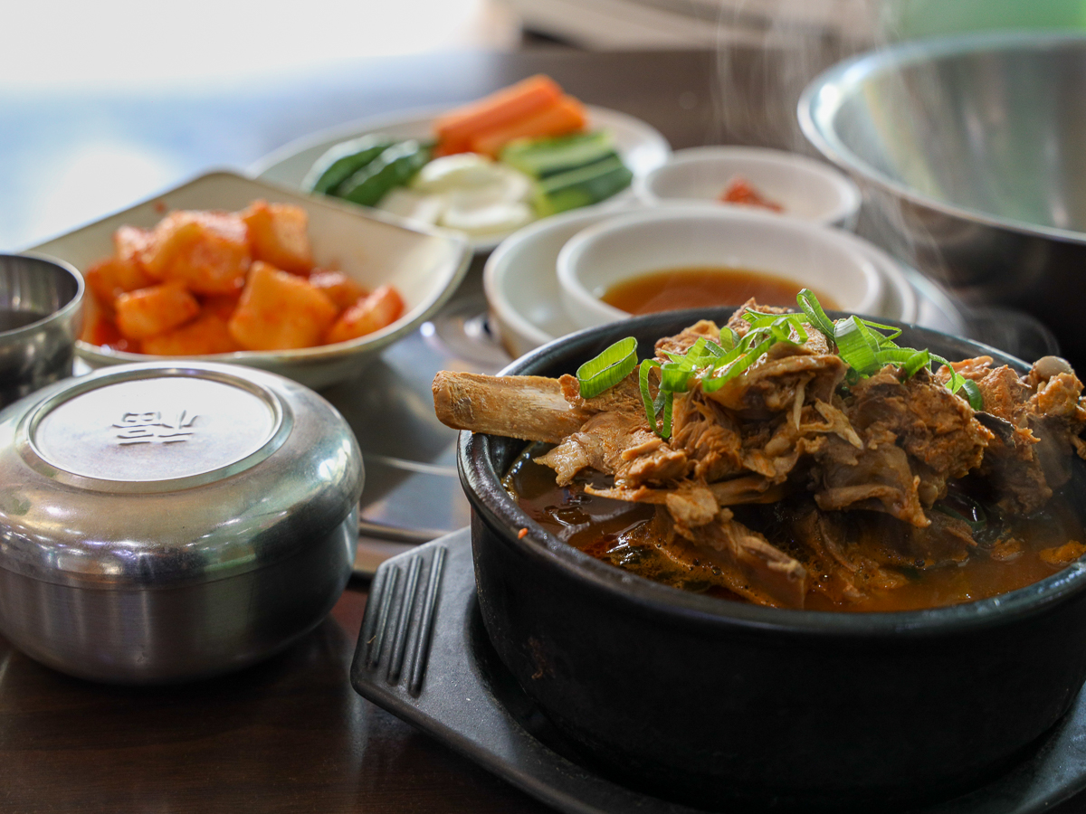 24시뼈다귀탕동홍점 음식