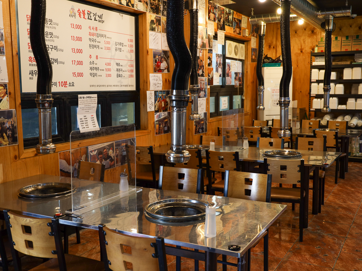 서서방 숯불닭갈비내부전경