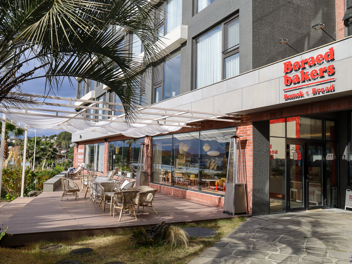 보레드베이커스 간판