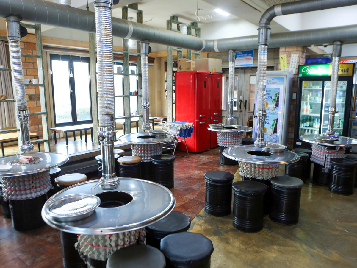 돈돼지 내부전경