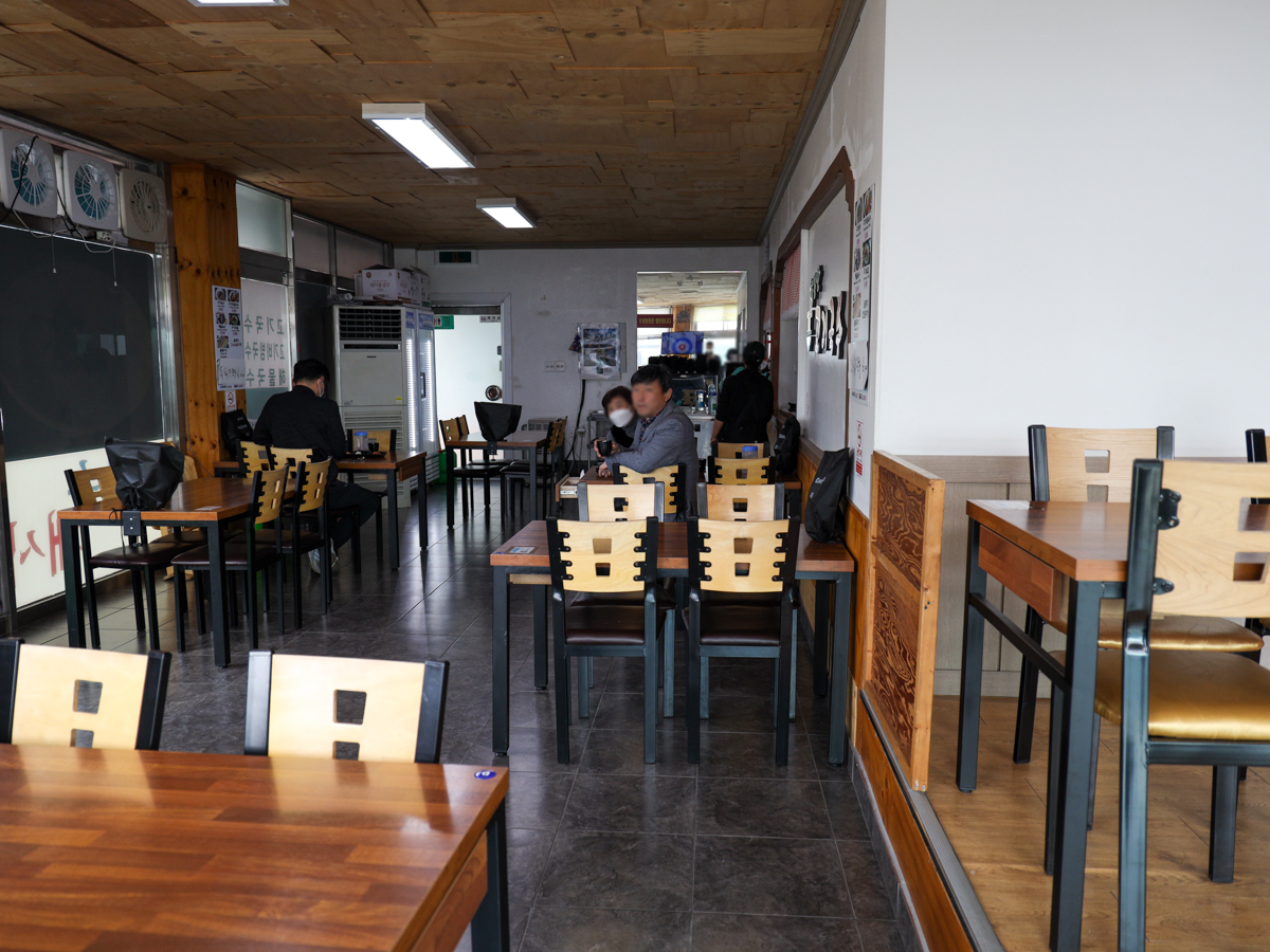 솔동산고기국수 내부전경