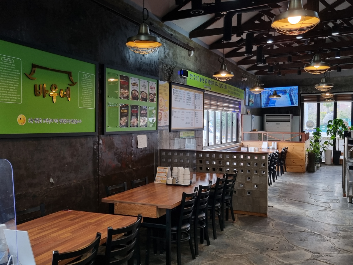 바우네나주곰탕 삼화점 내부2