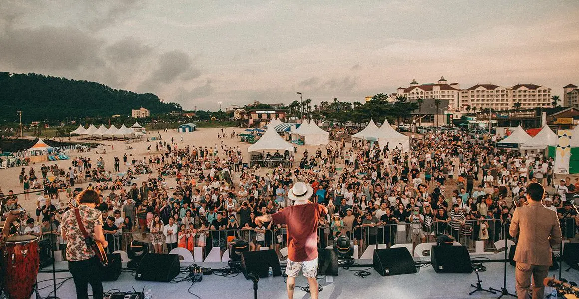 7月の見逃せない観光スポット10選　「きれいな水の中で思いっきり遊ぼう!」