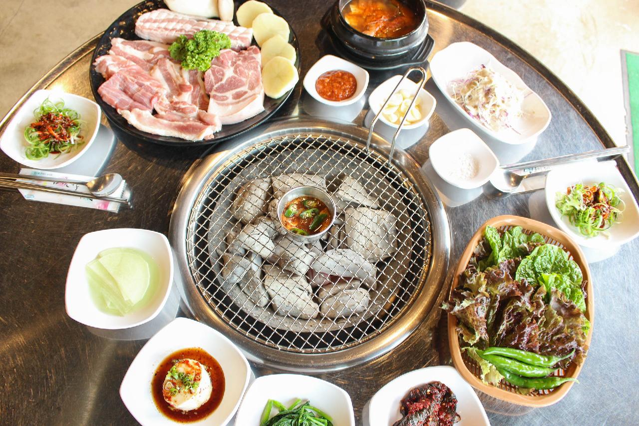 웃뜨르우리돼지