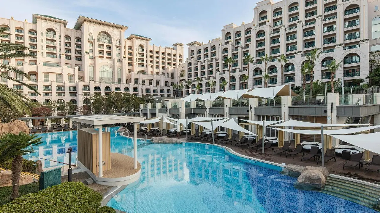 LOTTE HOTEL JEJU 與 He:on 泳池真實度假村縮圖