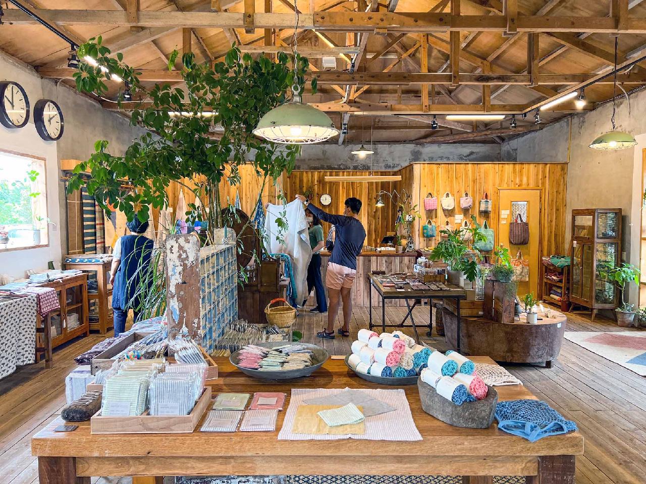 파앤이스트_내부