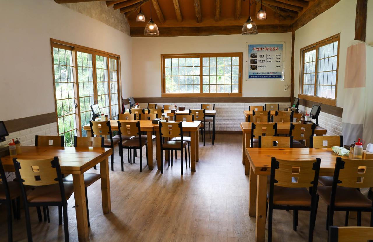 자연과사람들 밀면