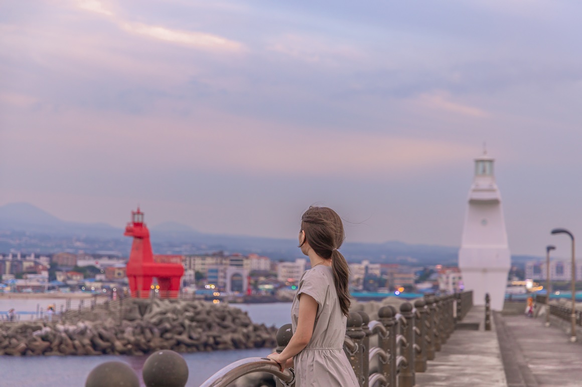 전통과 현재가 어우러진 <이호 해변 즐기기> 