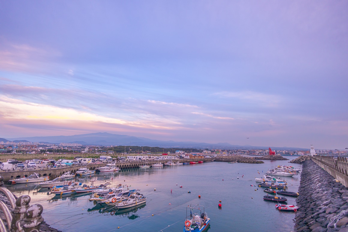 전통과 현재가 어우러진 <이호 해변 즐기기> 