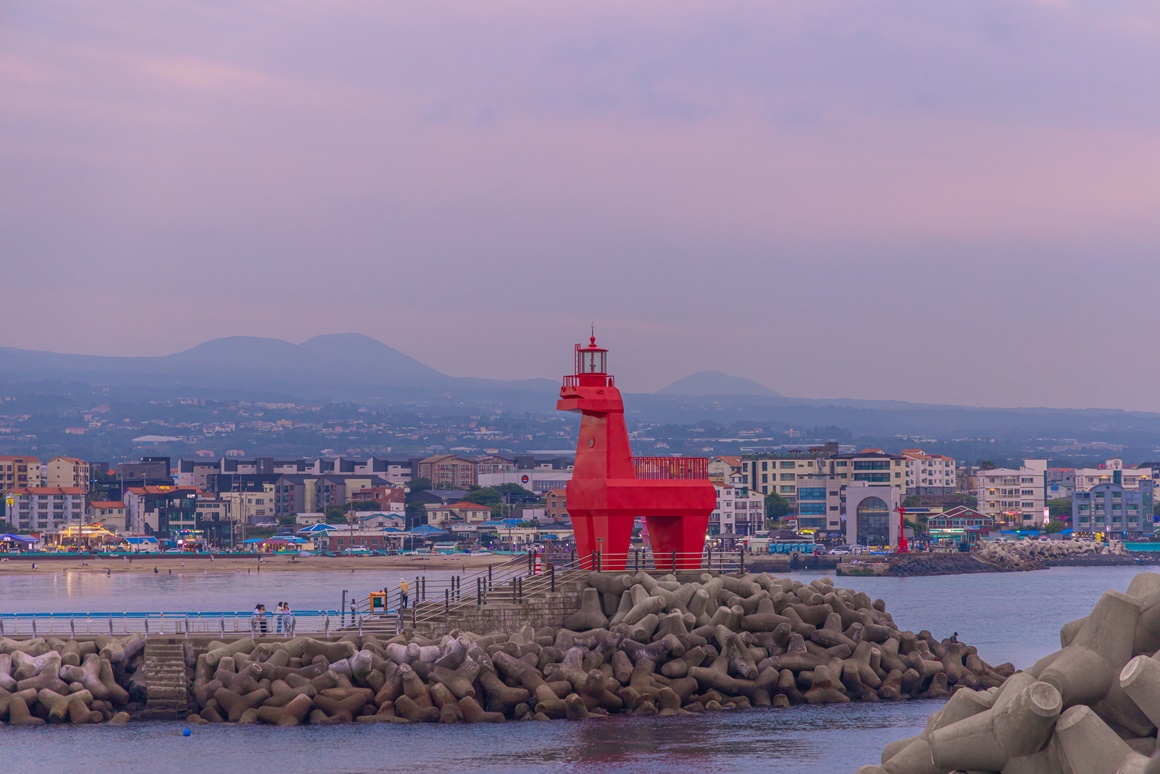 전통과 현재가 어우러진 <이호 해변 즐기기> 