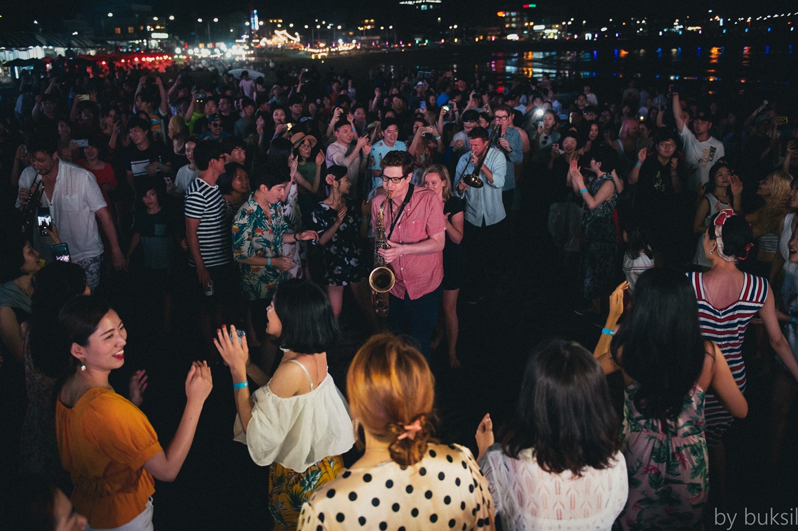 전통과 현재가 어우러진 <이호 해변 즐기기> 