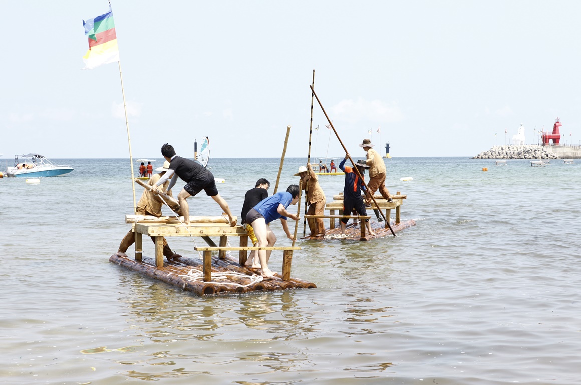 전통과 현재가 어우러진 <이호 해변 즐기기> 